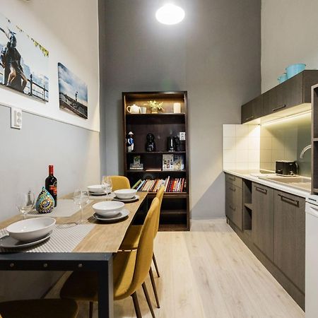 Ferienwohnung Urban Tranquillity By The Main Shopping Street Budapest Exterior foto