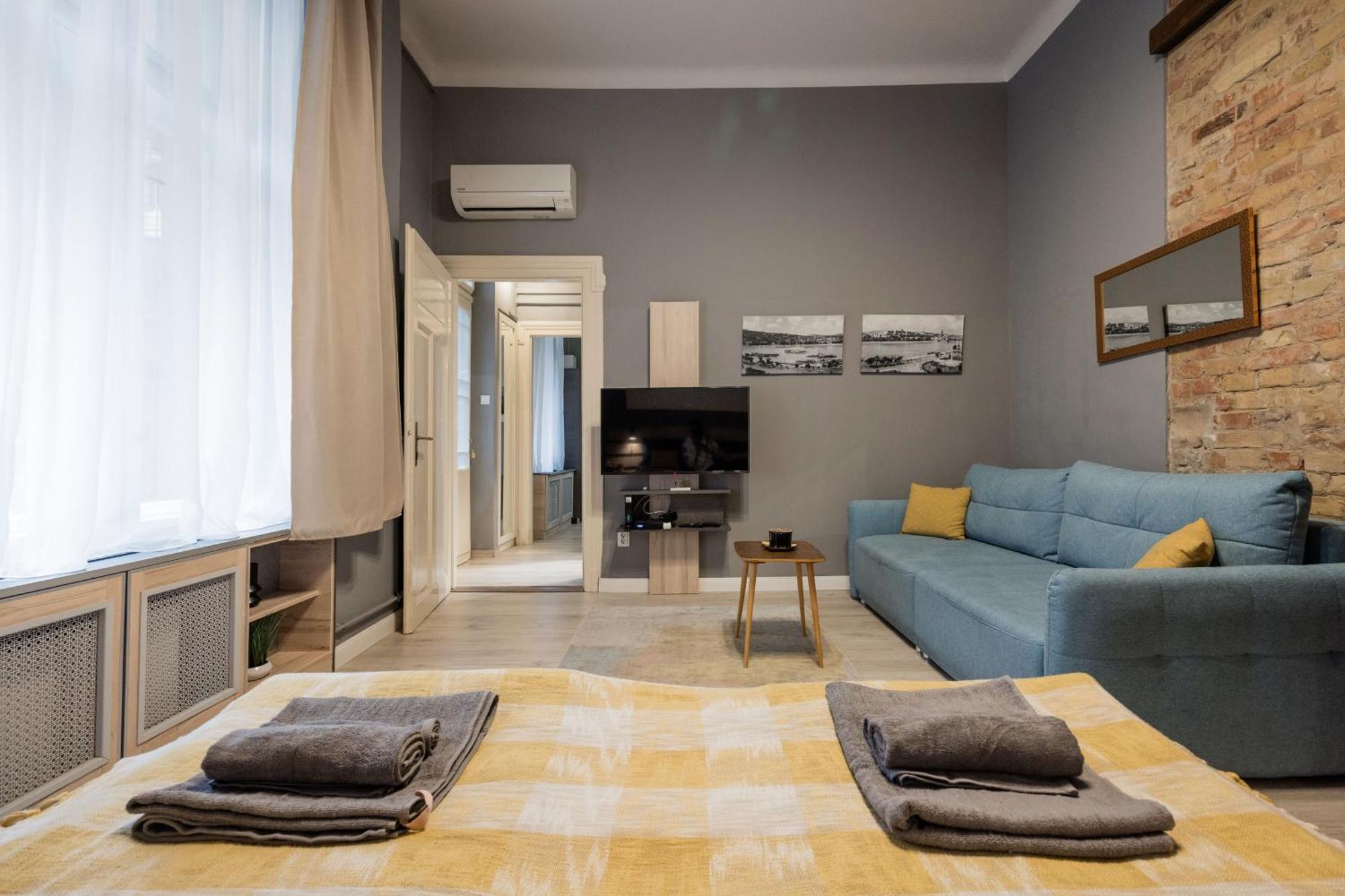 Ferienwohnung Urban Tranquillity By The Main Shopping Street Budapest Exterior foto