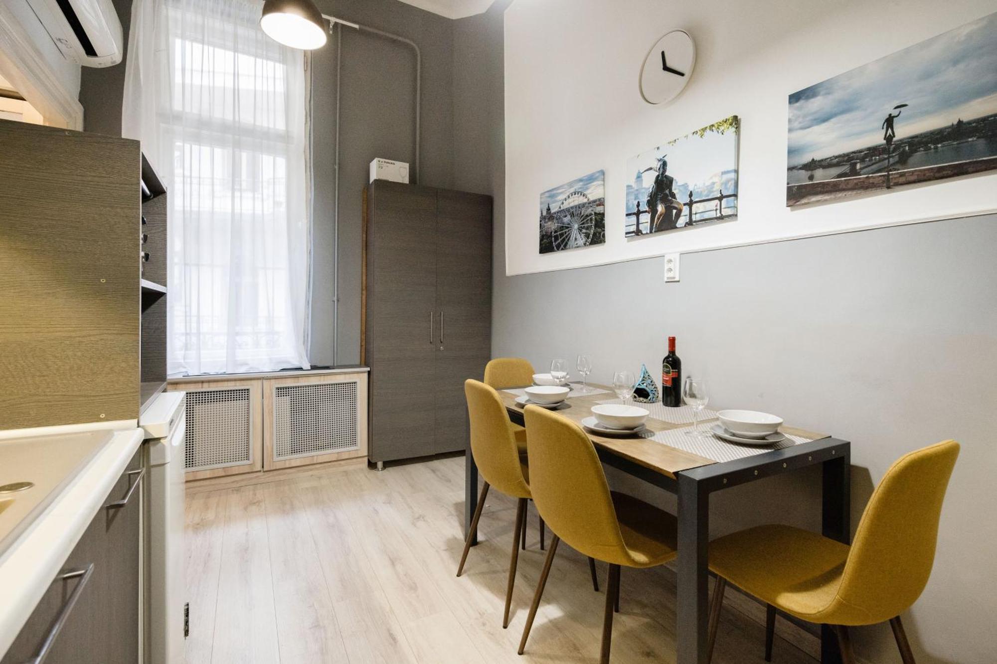 Ferienwohnung Urban Tranquillity By The Main Shopping Street Budapest Exterior foto