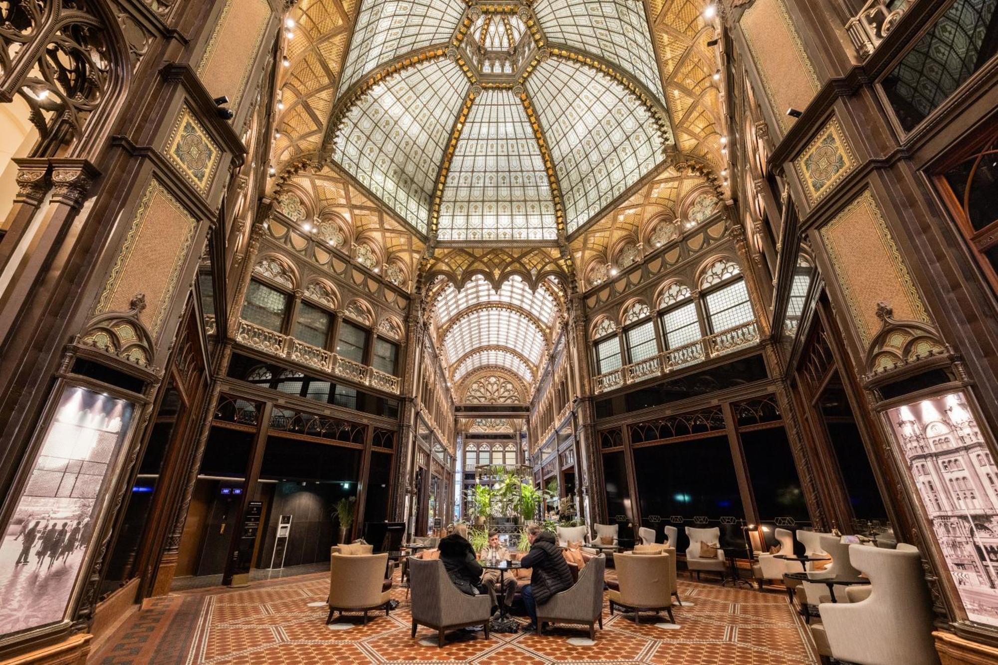 Ferienwohnung Urban Tranquillity By The Main Shopping Street Budapest Exterior foto